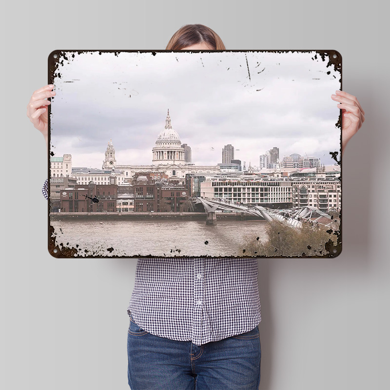 Retro Gaming In London - London SLondon England Bedrucktes Poster Individualisierte